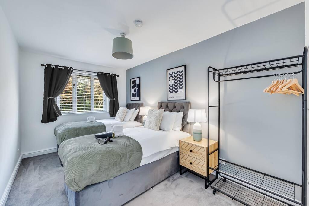 Stylish Detached House - Close To City Centre - Sleeps Up To 7 - Driveway Parking, Self Check-In, Study Room, Fast Wifi And Sky Tv By Yoko Property Milton Keynes Exteriér fotografie