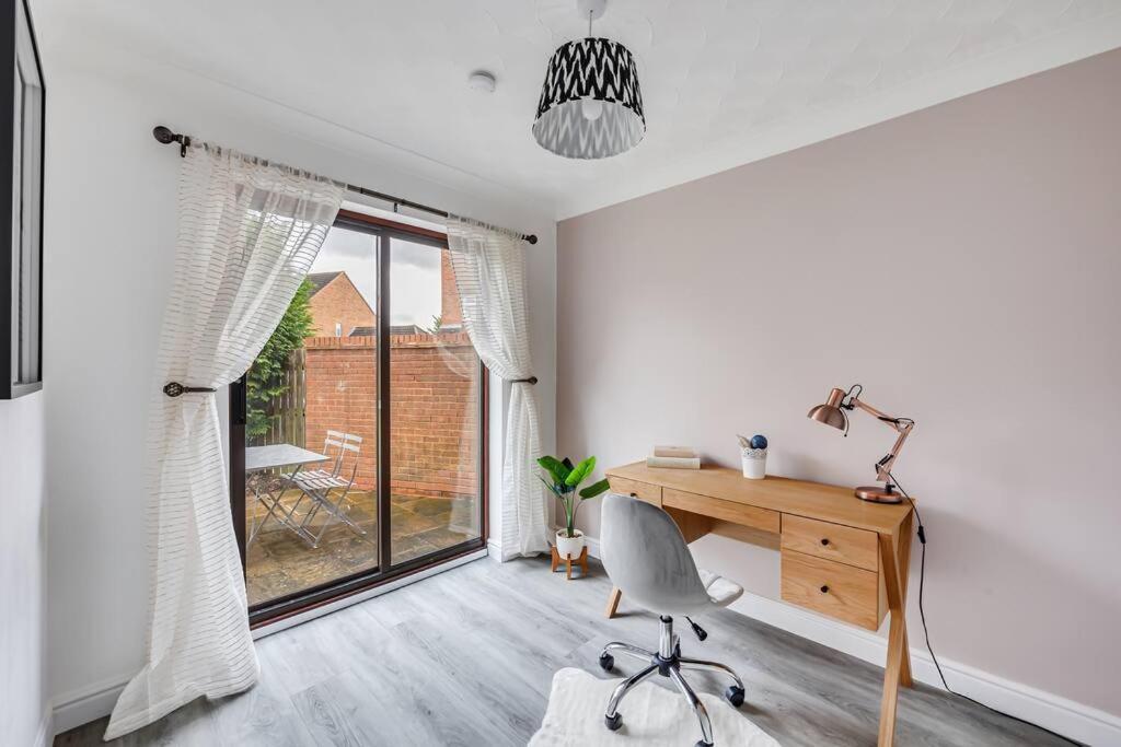 Stylish Detached House - Close To City Centre - Sleeps Up To 7 - Driveway Parking, Self Check-In, Study Room, Fast Wifi And Sky Tv By Yoko Property Milton Keynes Exteriér fotografie