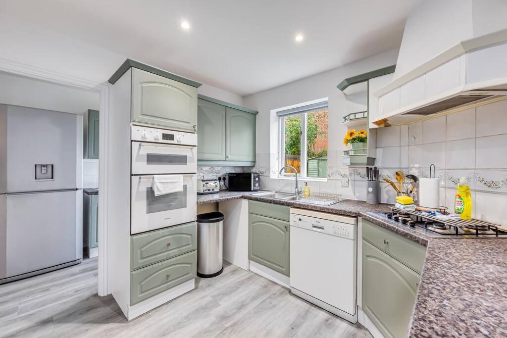 Stylish Detached House - Close To City Centre - Sleeps Up To 7 - Driveway Parking, Self Check-In, Study Room, Fast Wifi And Sky Tv By Yoko Property Milton Keynes Exteriér fotografie